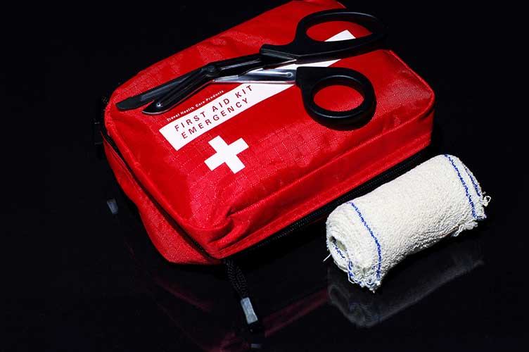 trousse de secours randonnée trek